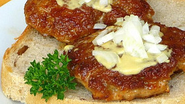 Skvělý recept na jednoduché vepřenky: Trik je ve volbě masa a správném použití mléka, pak se po jídle jen zapráší