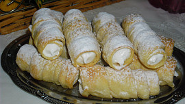 Jednoduché domácí kremrole, které krásně křupnou a chutnají jako ty z cukrárny