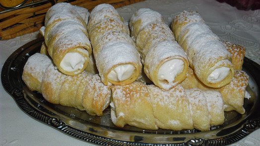 Jednoduché domácí kremrole, které krásně křupnou a chutnají jako ty z cukrárny