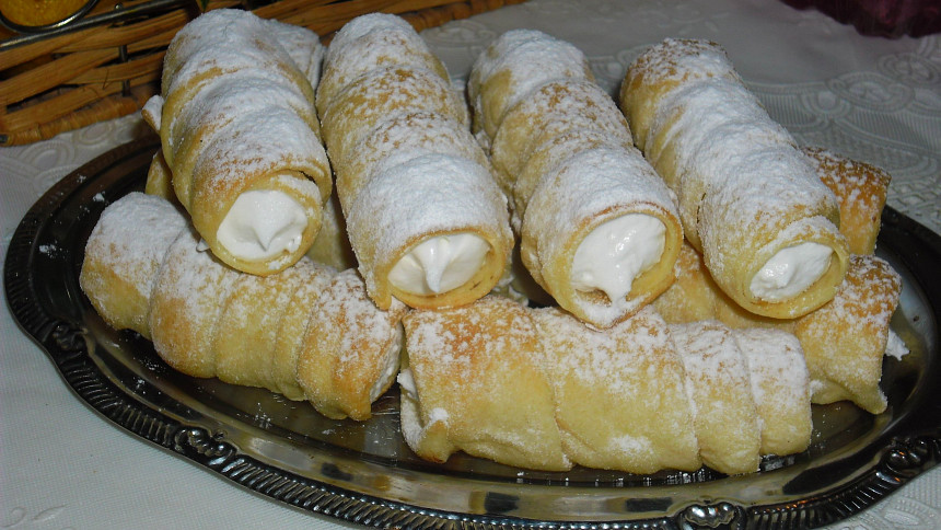 Jednoduché domácí kremrole, které krásně křupnou a chutnají jako ty z cukrárny