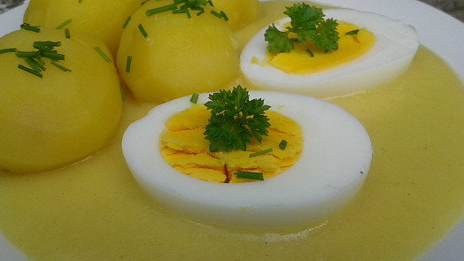 Vejce se žlutou omáčkou podle Rettigové: Vyzkoušejte po Velikonocích Zapomenutý recept našich prababiček