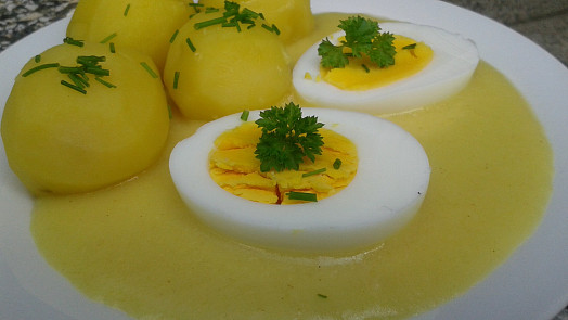 Vejce se žlutou omáčkou podle Rettigové: Vyzkoušejte po Velikonocích Zapomenutý recept našich prababiček