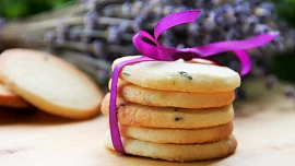 Jak využít levanduli v kuchyni: Dejte ji do provensálského koření, připravte sirup nebo ji využijte do pečení