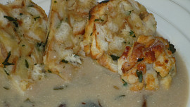 Karlovarský knedlík na jistotu: Díky pečení v troubě se nerozpadne a jeho křupavé okraje vás nadchnou