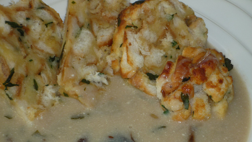 Karlovarský knedlík na jistotu: Díky pečení v troubě se nerozpadne a jeho křupavé okraje vás nadchnou