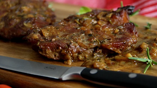 Jak upéct perfektní vepřovou krkovici: Tímto způsobem bude měkká tak, že ji lehce ukrojíte vidličkou. A skoro bez práce