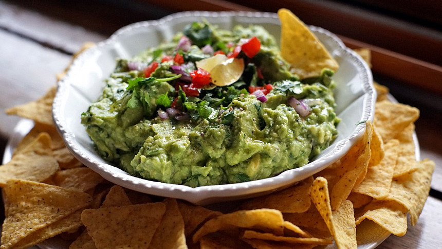 Nejlepší dip k nachos je guacamole: Jak jej dochutit, aby chutnal božsky, a jaká do něj vybrat avokáda?