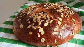 Kolik letos stojí velikonoční mazanec? V obchodě stovku, v pekárně 300 Kč. Poctivý domácí půlkilový vyjde na 47 Kč