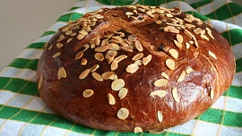 Jak na to, aby mazanec při pečení nepopraskal: Pomůže naříznutí i správné propracování a kynutí těsta