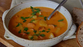 Retro okénko: Frankfurtská polévka je rychlá, zasytí, využijete do ní zbytky z lednice a vyjde vás na pouhých 40 Kč