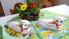 Zmapovali jsme výhodné velikonoční akce: Vejce se dají sehnat do 4 Kč za kus, máslo za 28,90 Kč a uzené za dvě stovky