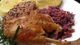 Luxusní pečená kachna téměř bez práce: Šťavnaté maso, křupavá kůže a ohromení hosté. Osvědčený postup nikdy nezklame