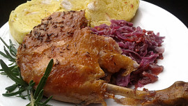 Luxusní pečená kachna téměř bez práce: Šťavnaté maso, křupavá kůže a ohromení hosté. Osvědčený postup nikdy nezklame