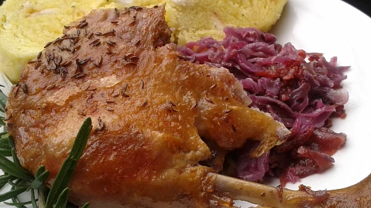 Luxusní pečená kachna téměř bez práce: Šťavnaté maso, křupavá kůže a ohromení hosté. Osvědčený postup nikdy nezklame