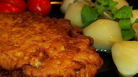 Křimický řízek z Plzně v těstíčku s kysaným zelím: Voní česnekem a díky zelí chutná naprosto fantasticky