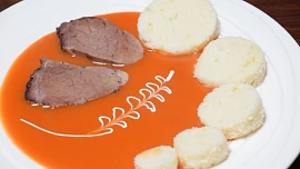 Falešná svíčková z pečené dýně má krásnou barvu, jednoduše se dělá a chutná fantasticky