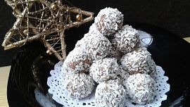 Cukrovinky ze zbytků polevy podle Sandtnerky: Jednoduché nepečené cukroví zvládnete i těsně před Vánoci