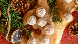 Pět druhů nejoblíbenějších kuliček: Z kokosu, Margotek i Tatranek. Tohle cukroví zvládnete bez pečení a bez stresu