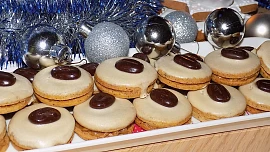 Cukroví z cukrovinek: Pracny z tatranek, margotková kolečka nebo kávová kolečka s kofilovým krémem chutnají božsky