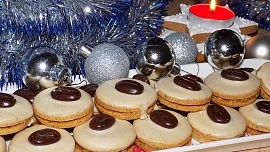 Nejlepší cukroví s krémy? Košíčky s karamelem, plněné ořechy i vláčná kávová kolečka