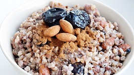 Nejkrémovější pohanková kaše nasladko: Zdravá bomba, na které si pochutnají i zapřisáhlí odpůrci pohanky