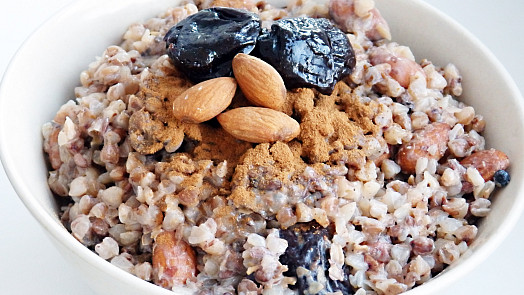 Nejkrémovější pohanková kaše nasladko: Zdravá bomba, na které si pochutnají i zapřisáhlí odpůrci pohanky