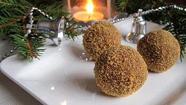 Nepečené medovníkové kuličky jsou skvost mezi cukrovím: Za pár chvil máte připravenou dobrotu, po které se zapráší