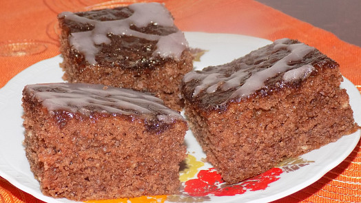 Retro kakaový koláč bacouch: Díky jedné ingredienci strčí obyčejný perník do kapsy