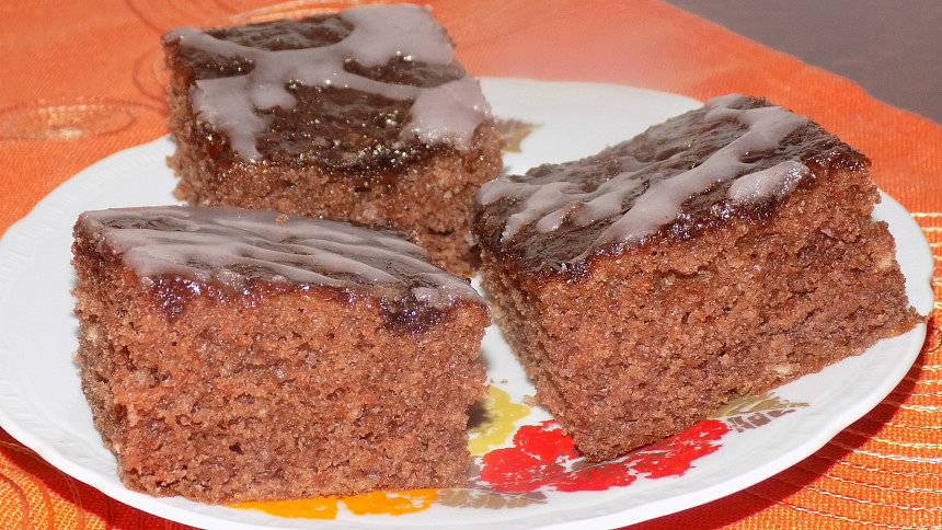 Kefírový perník s čokoládovou polevou