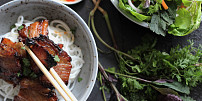 10 nejoblíbenějších asijských specialit: Připravte si čínskou křehkou kachnu, vietnamskou polévku phở bò i japonské sushi!