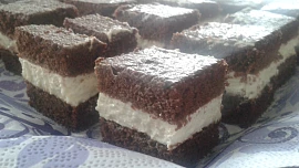 Hrníčkové mléčné řezy: Nadýchaný korpus doplňuje tvarohovo-smetanová náplň, která je neuvěřitelně svěží a božsky chutná