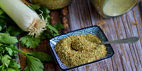 Domácí vegeta z libečku: Kořenící směs nejen do polévky vyjde na pár korun a využijí se i zbytky zeleniny