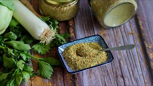 Vegeta z libečku: Polévkové koření může být přesně podle vašich představ. Stačí vybrat zeleninu a bylinky a dodržovat tento postup