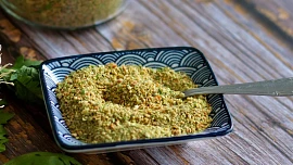 Jak na domácí vegetu? Vynikající kořenicí směs bez éček si zvládnete připravit sami a zužitkujete do ní i úrodu ze zahrádky