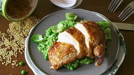 Kuřecí supreme: Prsa s kůží a částí kosti jsou podle názvu to nejlepší z kuřete. Luxusní šťavnatý steak je toho důkazem