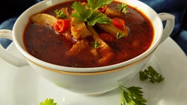 Pikantní dršťková polévka: Díky chilli papričce krásně zahřeje a dostatek česneku jí dá ten správný hospodský říz
