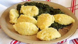 Vynikající chlupaté knedlíky: Na tradiční přílohu potřebujete syrové brambory. Jen tak docílíte střapatého efektu