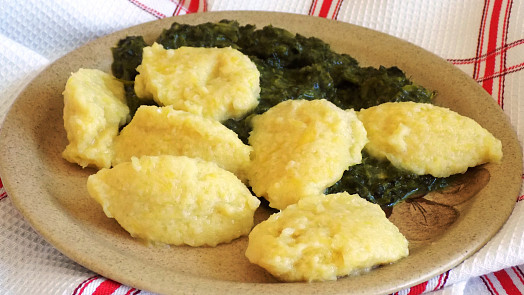 Vynikající chlupaté knedlíky: Na tradiční přílohu potřebujete syrové brambory. Jen tak docílíte střapatého efektu