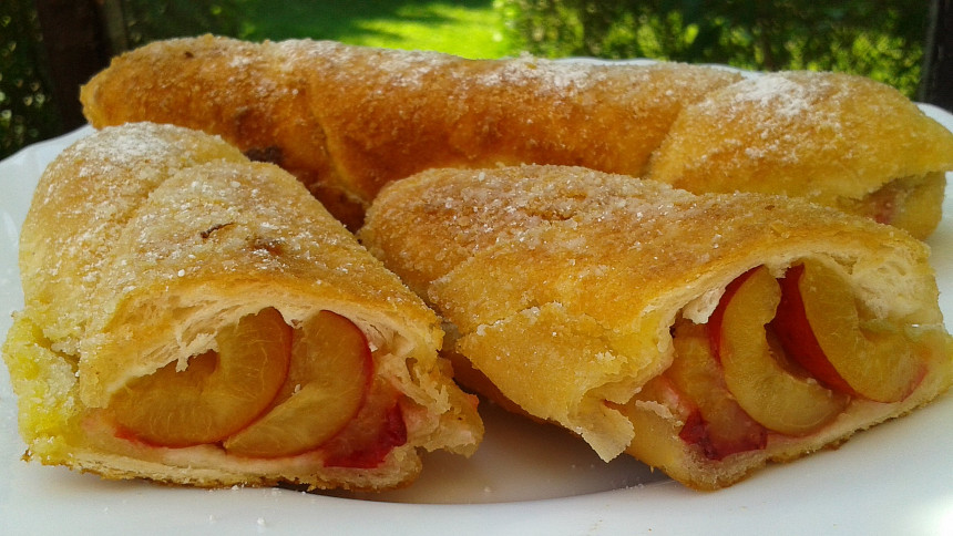 Plněné rohlíky se švestkami