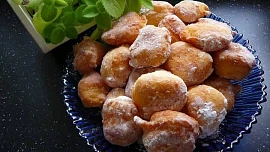 Tvarohové koblížky: Neodolatelně vláčná a slaďoučká masopustní dobrota je tak jednoduchá, že ji hravě zvládne začátečník