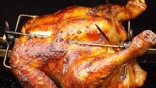 Jak na perfektní kuře na grilu: Pět osvědčených tipů, aby bylo šťavnaté a mělo křupavou kůrku. Důležitá je marináda i správná teplota grilu