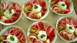 Legendární ruská vejce proslavil kdysi automat Koruna. Tahle retro svačinka chutná podle receptu ČSN božsky dodnes