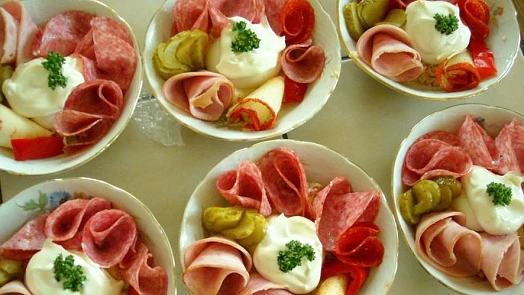 Legendární ruská vejce proslavil kdysi automat Koruna. Tahle retro svačinka chutná podle receptu ČSN božsky dodnes