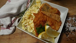 Jak dochutit bramborový salát? Hořčice nebo lák z okurek jsou klasika, chuť ale doladí i další netradiční vychytávky