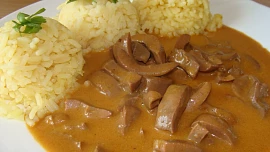 Ledvinky po uhersku: Potřebují předem naložit do mléčné lázně a jejich jemná chuť pak příjemně překvapí