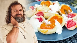 Sladké léto s Josefem Maršálkem: Jak na dokonalé tvarohové knedlíky? Použijte dost zralé ovoce a nechte v něm pecku!