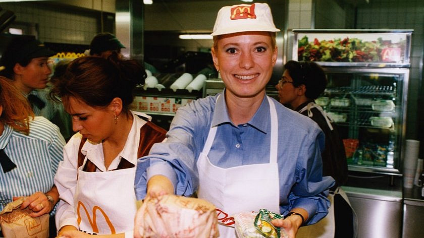 McDonald's před 30 lety: Na hamburgery za 19 Kč se stály fronty, Big Mac byl považován za slavnostní jídlo