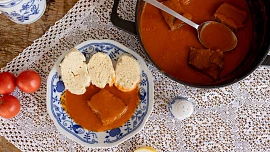 Sametová rajská bez zdlouhavého vaření: Jak ji zjemnit a nezničit kyselostí, aby chutnala jako od babičky