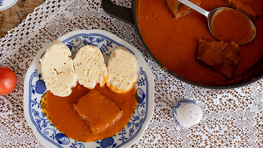 Sametová rajská bez zdlouhavého vaření: Jak ji zjemnit a nezničit kyselostí, aby chutnala jako od babičky