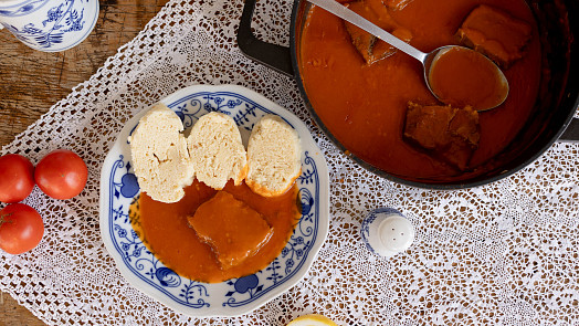 Sametová rajská bez zdlouhavého vaření: Jak ji zjemnit a nezničit kyselostí, aby chutnala jako od babičky